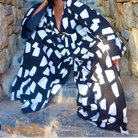 Black and White Geometric Jumpsuit - Picture 7 of 9
